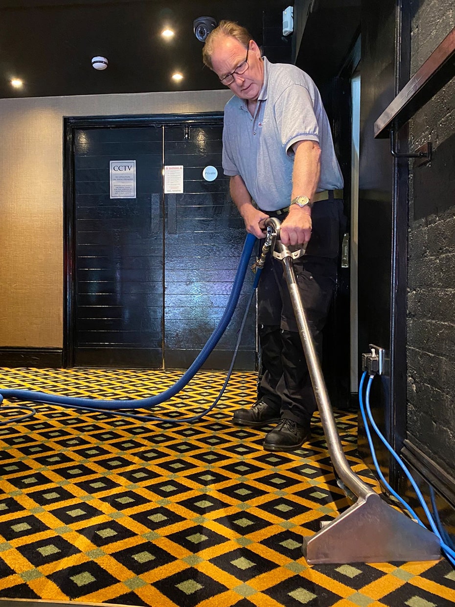 Paul Dyson cleaning Tiger Hornsby's carpet